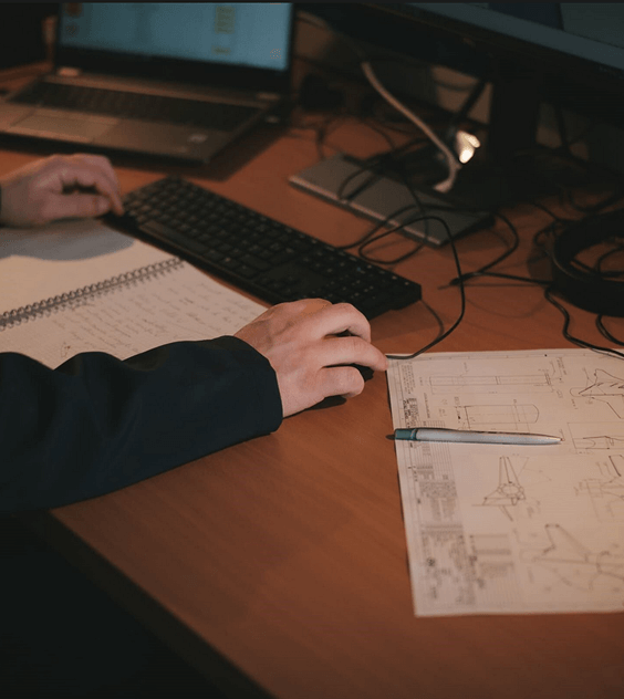 Atelier AMDEC : équipe analysant modes de défaillance