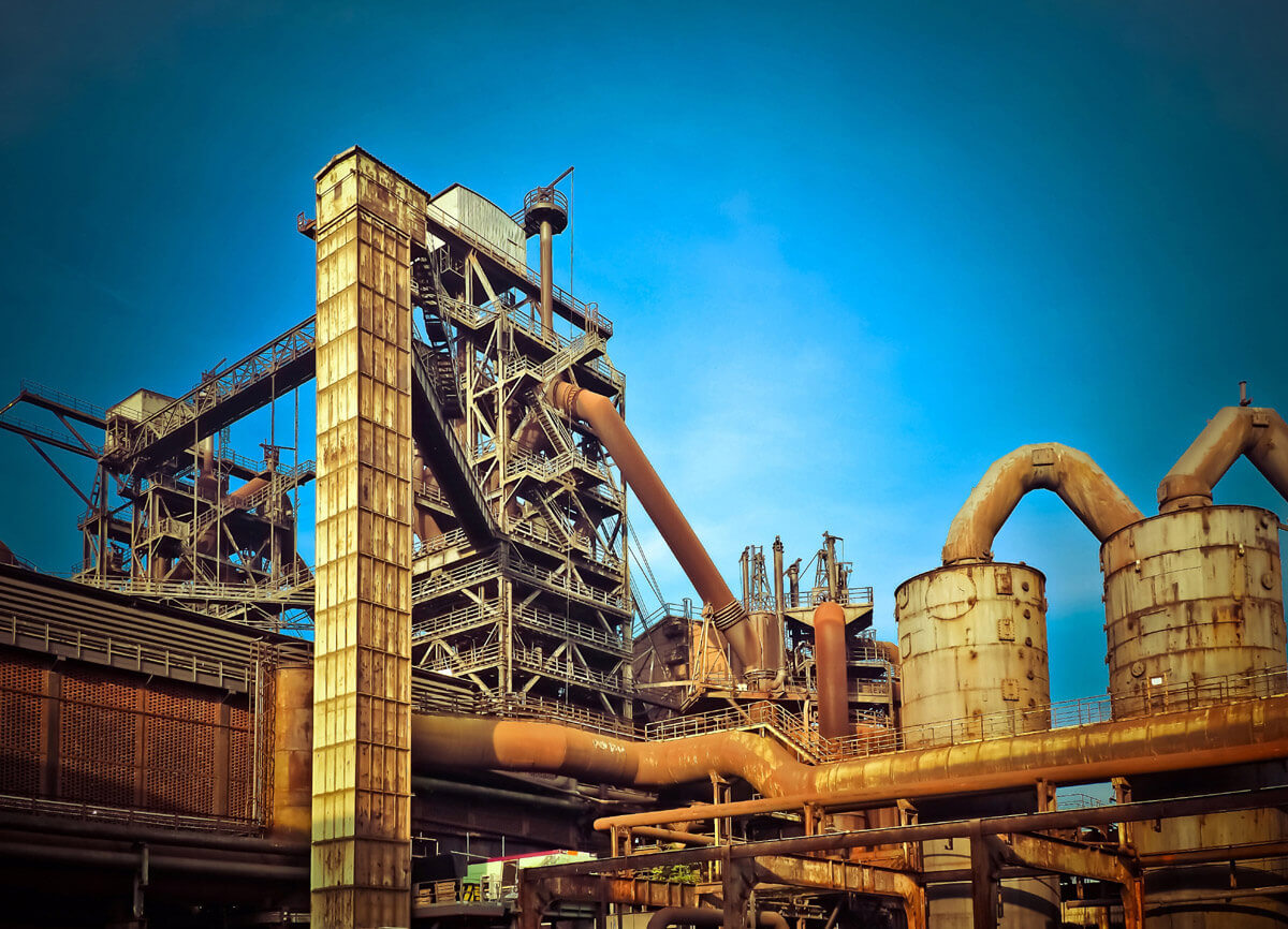 Site industriel modélisé avec panaches de pollution